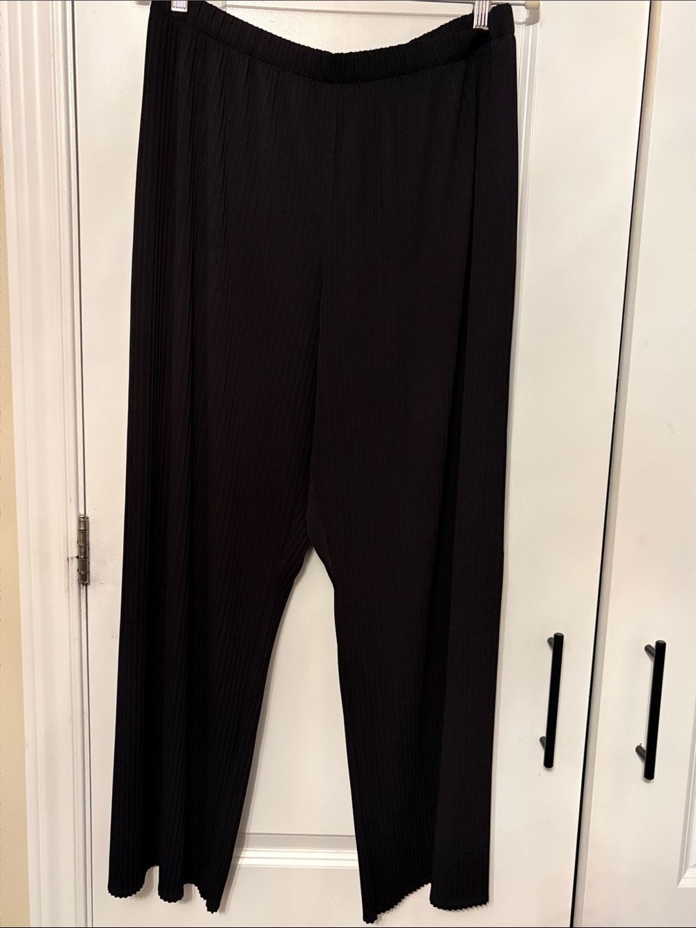 Uniqlo Women’s Black Wide-Leg Ribbed Pants